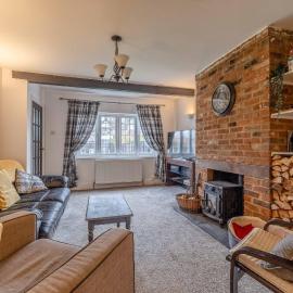 COSY HOME NEAR DORNEY, WINDSOR & Free Parking - By Tempstay、タプロウのホテル