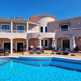 Casa Rosa Montes, hotel a Luz
