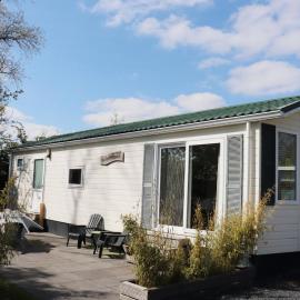 Cottage in Grou with Water Sports Access, hotel in Grou
