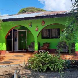 Hospedaje Tropical Dreams, hotel a Corn Island