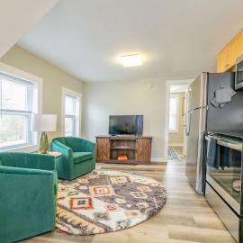 2 beds, trailer parking, direct snow & ATV trail access, Hotel in Gorham