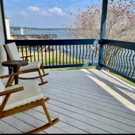 Linda's Lake House Waterfront Home on Lake Conroe، فندق في مونتغومري