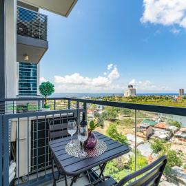 Mactan Newtown - 1BR Stunning Ocean View and City View, hotel a Mactan
