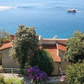 Apartments by the sea Stanici, Omis - 1028, hotel a Tice