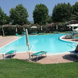 Casa Sara con Wifi e piscina comune, a soli 2 km dal mare, hotel di Cecina