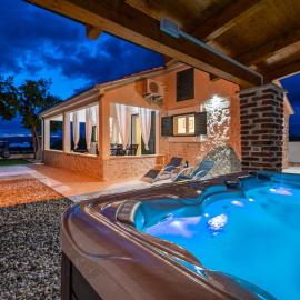 Holiday home Figurica, hotel in Novigrad Dalmatia