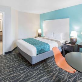 Howard Johnson by Wyndham Houston Hobby Airport