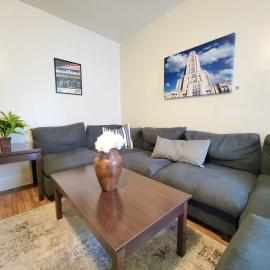 Steps Away From Hospital - 2 Queen Bed - City View