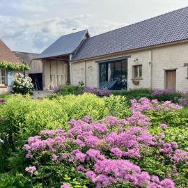 Nachtegael Poorthuis. Een ruime, lichte woning in loft stijl., Hotel in Kluisbergen