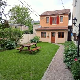Le gîte embarqué - Géré par Presta-Zen'Services - Barque électrique en supplément, Hotel in Verdun