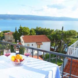 Beach apartments Nemira, hotell i Omiš