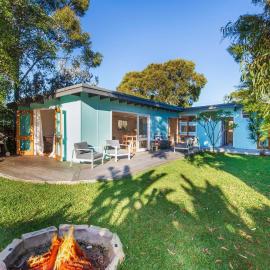 Beachwood - Firepit - Pet Friendly - 2 Mins Walk to the Beach โรงแรมในCallala Beach