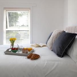 Bron Eryri - Our Cosy House opposite the entrance to Portmeirion!, hotel u gradu Minffordd
