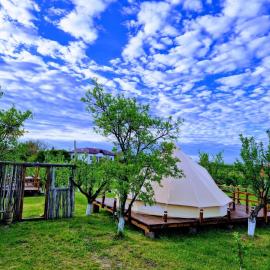 Glamping Livada cu lavanda, hotel u gradu Podişor