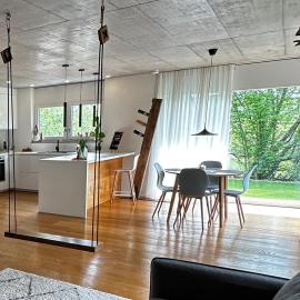 Moderne Ferienwohnung Rhenum mit Wallbox, hotel in Waldshut-Tiengen