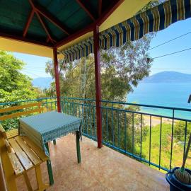 Ramo's Cozy Beachside Haven with Panoramic Views - 4th