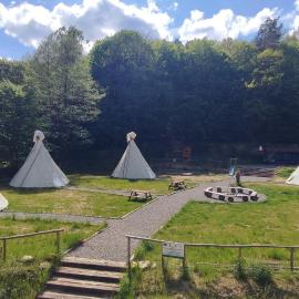 Glamping Wild Nature Bałtów, hotel di Bałtów