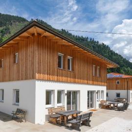 Ferienhaus3 in Seenähe, ideal für 2-6 Personen, voll ausgestattete 85m2 ,2 Bäder, Hotel in Döbriach