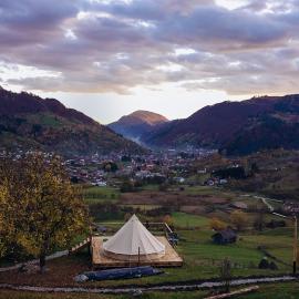 Rucăr Glamping Village, khách sạn ở Rucăr