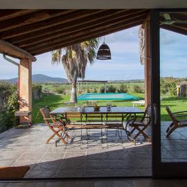 Wonderful villa with swimming pool near the sea., hotel u gradu Kapalbio