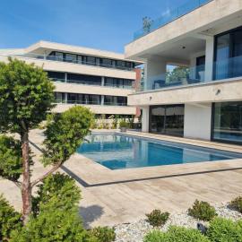 365Balaton Apartmanok-Garden apartman、アルショーウルシュのホテル