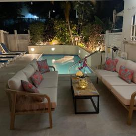 Nanpa, Luxury Family Three Bed Villa, St James West coast, Private pool: Saint James şehrinde bir otel