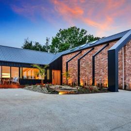 LUXE - Nestled in the hills of West Launceston