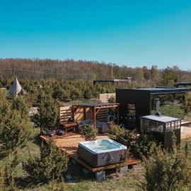 Juniper Minivilla Jacuzzi & Sauna, hotelli kohteessa Söderby