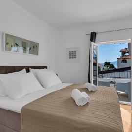 Apartments Barbarić, hotel in Zaostrog