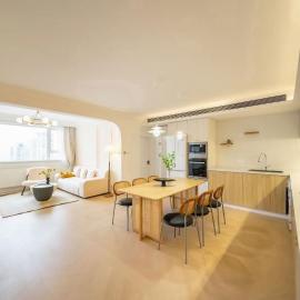 Warm Four Bedroom Apartment with Huangpu River View