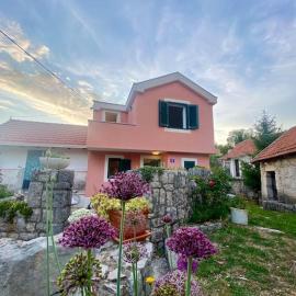 Flower House in Kozica, хотел в Vrgorac