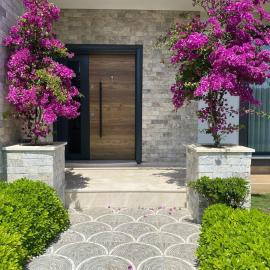 Villa Kalinda Your Private Sheltered Luxury Villa with Pool Minutes Away from Dalaman Airport، فندق في دالامان