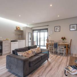 Pringle Bay getaway - 2 bedroom garden apartment, Hotel in Pringle Bay
