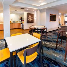 Fairfield Inn & Suites Bend Downtown، فندق في بيند