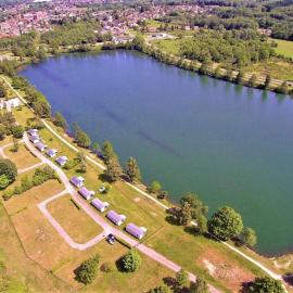Camping Les Ballastières - Vosges du Sud โรงแรมในChampagney