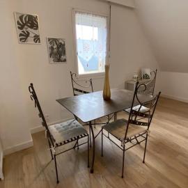 Studio lumineux de 35m2 au cœur de Solesmes、Solesmesのホテル