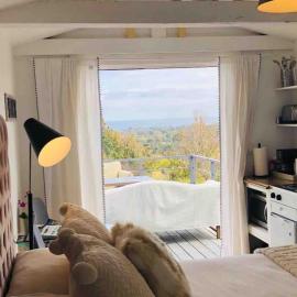 30 PCT OFF! Malibu Charming Suite, Ocean View, Queen Bed, hotel in Malibu