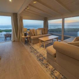 CASA MARIA - BEACHFRONT COTTAGE ON THE SAND, hotel em Ensenada