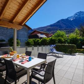 Residence Girasole Casa Gialla, hotel a Colico