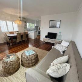 Beach House @ Moffat, hotel u gradu Kalundra