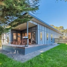 Holiday unit on Thompson Ave, Cowes
