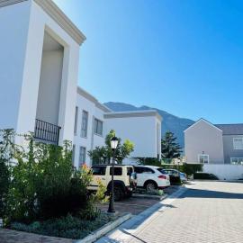 Spacious, Modern & Convenient, hotel in Franschhoek