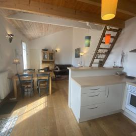 Villa rénovée à Fouras: 2 ch + mezzanine, proche plage/centre, jardin privatif, équipement complet - FR-1-709-64, hotelli kohteessa Fouras