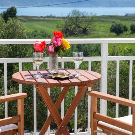 SEA & OLIVES HOUSE, hotel in Lixouri