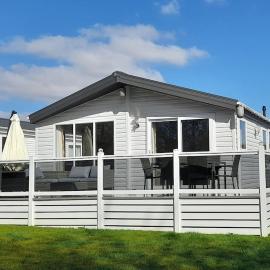 Platinum lodge on Carlton Meres holiday Park、Rendhamのホテル