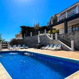 Vivalidays Casa Ricardo, hotel i Sant Cebrià de Vallalta