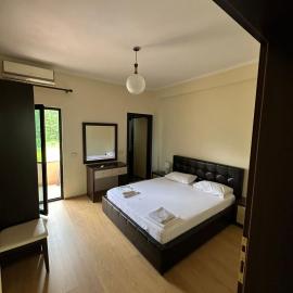 Grand Park Hotel, hotel in Gjirokastër