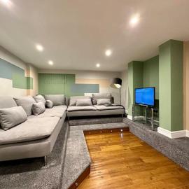 Stunning 5 bed house in Chapel Allerton, sleeps 9, hotel in Moortown