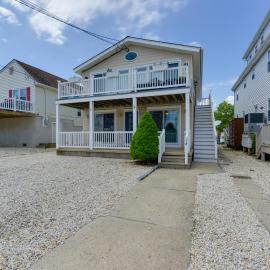 Avalon Vacation Rental w/ Porch & Grill!, hotel in Avalon