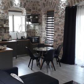 Stone House 1909 Pili Evia, hotel a Pili